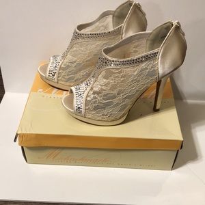 Women’s “NIB” Dazzled Ivory Lace Shootie In Size 7.5